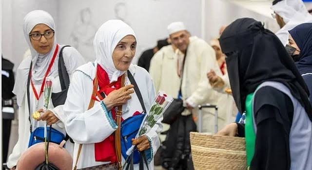 موسم الحج.. وصول أولى رحلات مستفيدي مبادرة “طريق مكة” من مطار الرباط – سلا إلى المدينة المنورة